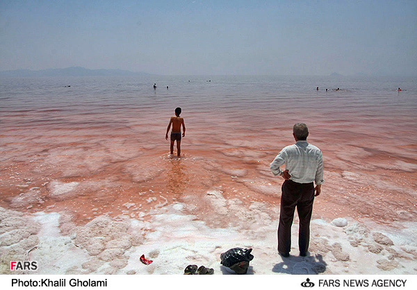 افراد با فشار خون بالا از شنا کردن در دریاچه ارومیه خودداری کنند