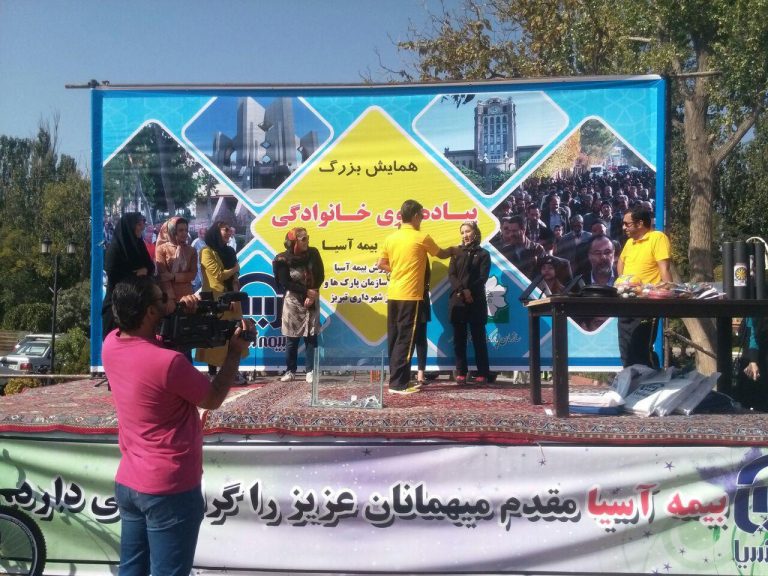 همایش پیاده روی خانوادگی شهروندان تبریزی برگزار شد