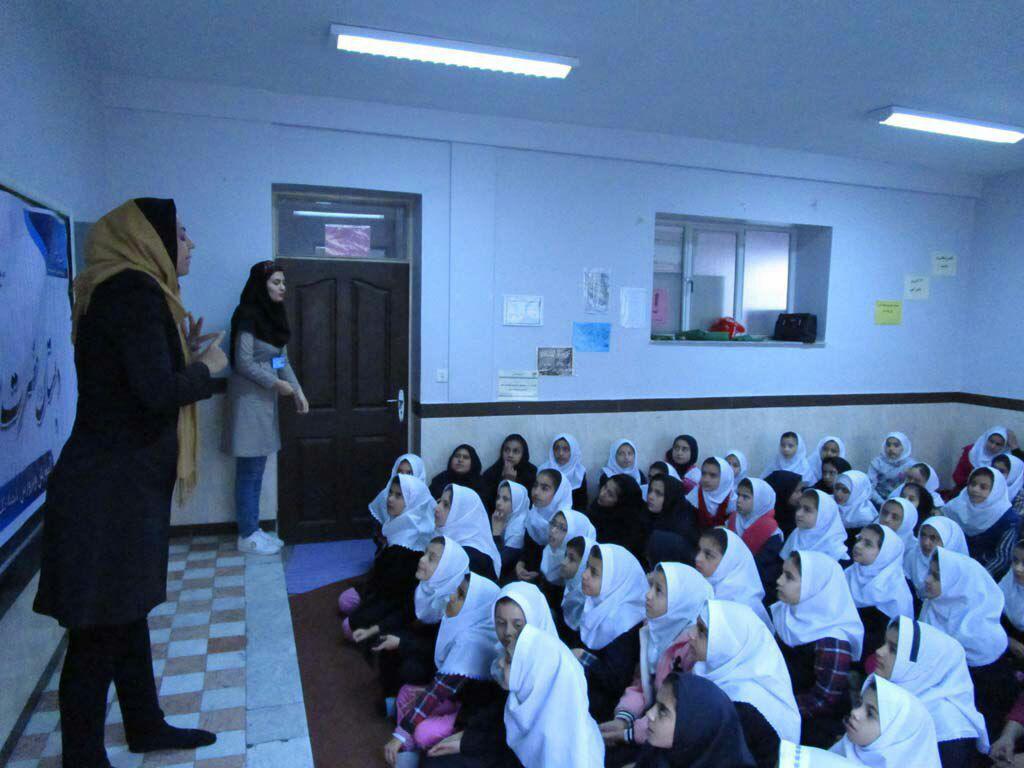 ۱۲ قصه گو به مدارس تبریز اعزام شدند