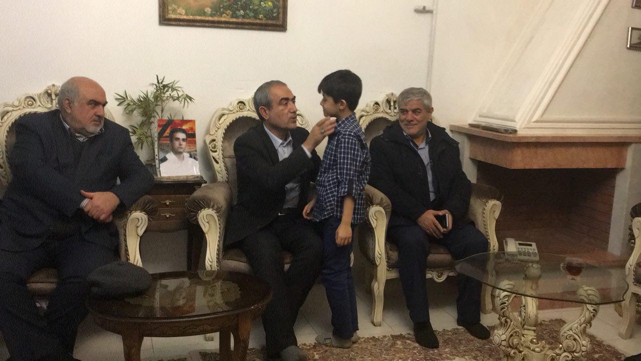 دیدار استاندار آذربایجان شرقی با خانواده بهرام اتحاد جانباخته کشتی نفتکش سانچی در تبریز