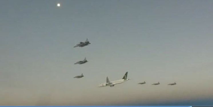 هواپیمای ولیعهد سعودی با اسکورت ۶ جنگنده وارد پاکستان شد + فیلم