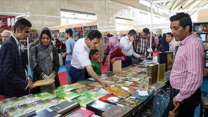 نمایشگاه کتاب تبریز هر سال بدتر از پارسال/ غرفه فروش شیرینی و شکلات پرفروش‌ترین غرفه نمایشگاه بین‌المللی کتاب