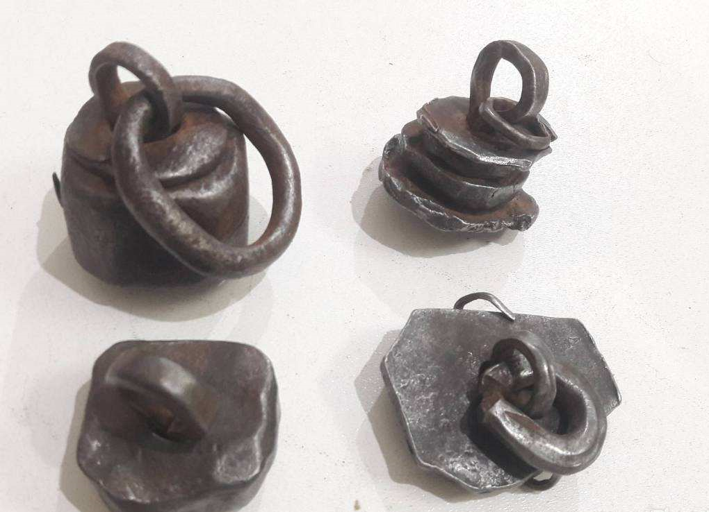 سنگ ترازوهای دوره قاجار که امروزه اشیاء موزه‌ای محسوب می‌شوند و قیمتی شده‌اند