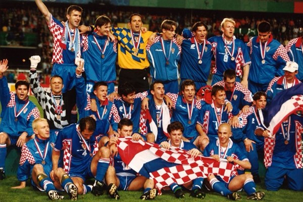 تیم ملی کرواسی در جام جهانی 1998 فرانسه که به مقام سوم دست یافت.  سولدو سرمربی فعلی تیم تراکتور ردیف ایستاده نفر اول از چپ