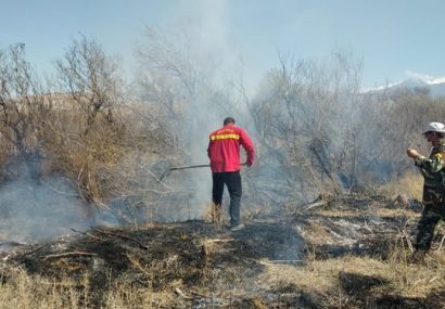 اطفاء آتش‌سوزی در بستر رودخانه ارس