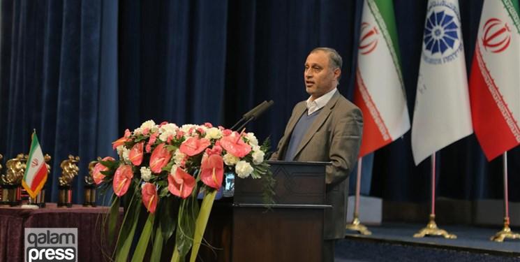 اقتصاد رانتی کشور در اختیار ۱۰ هزار نفر!/ ۳۰ میلیون نفر در کشورهای اطراف از دسترنج مردم ایران استفاده می کردند