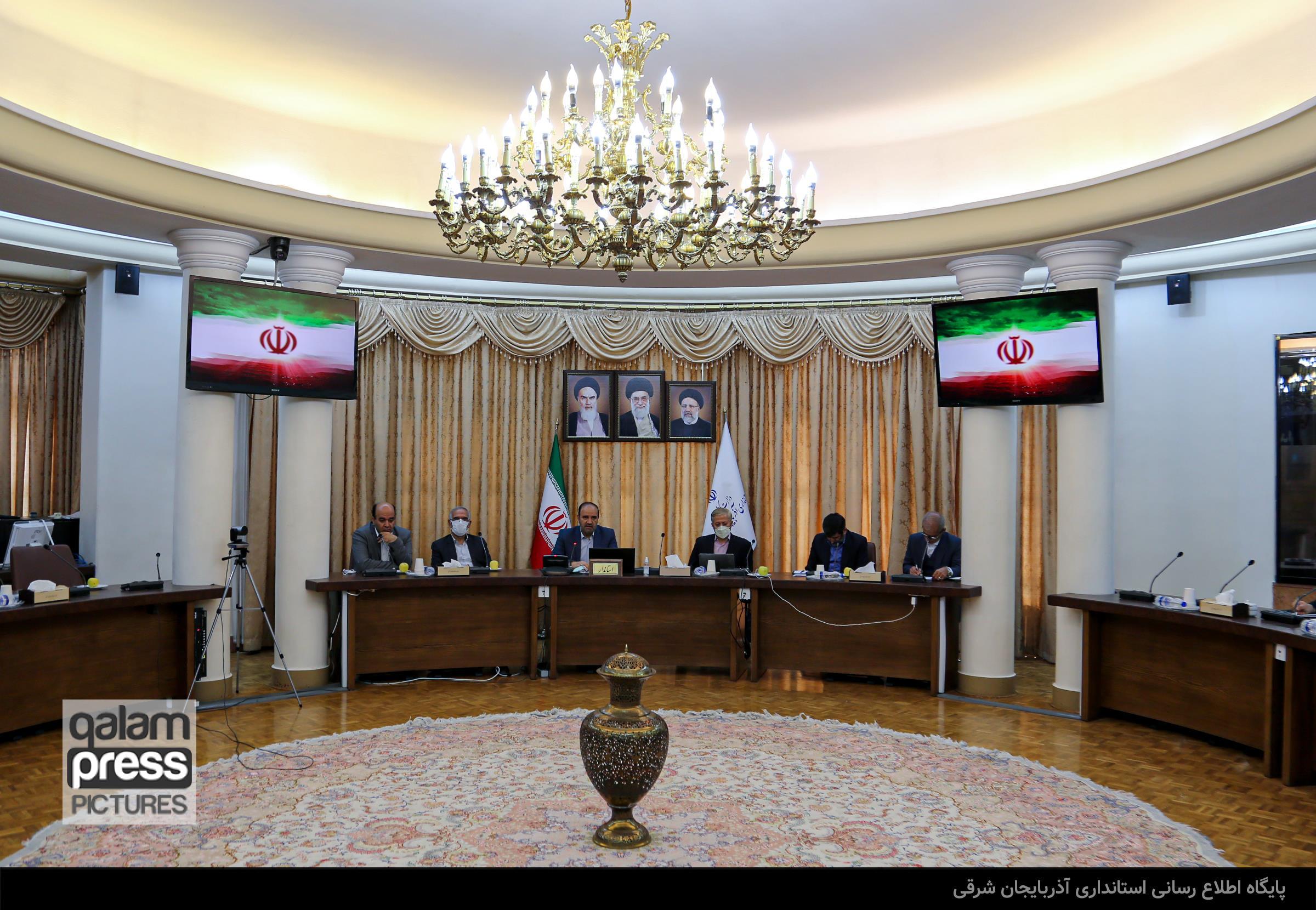 نقش مهم دانشگاهیان در اجرای اصلاحات اقتصادی دولت سیزدهم و تحقق اقتصاد دانشبنیان/ حمایت تمامقد استانداری از حرکتهای دانشبنیان