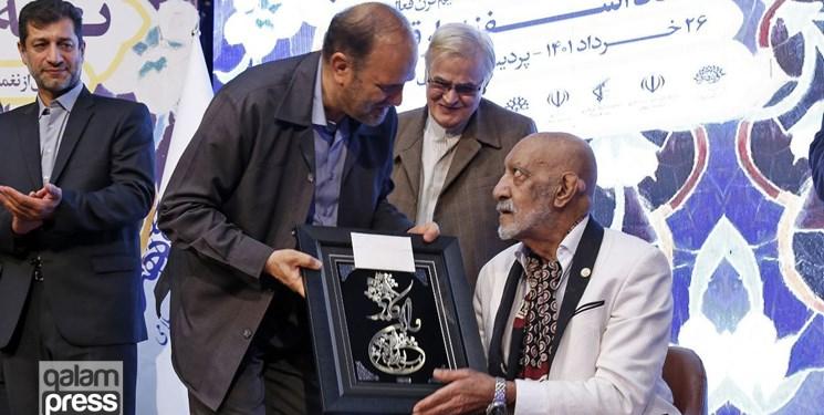 نغمهخوان انقلاب؛ مردی در مبارزه همیشگی با آمریکا