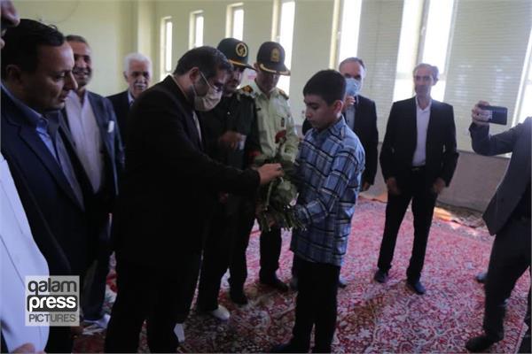 وزیر فرهنگ و ارشاد اسلامی به شهدای عجب‌شیر ادای احترام کرد