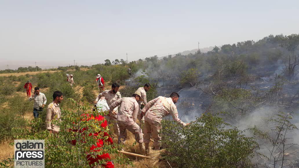 آتش سوزی در مراتع مشجر و مزارع خداآفرین مهار شد
