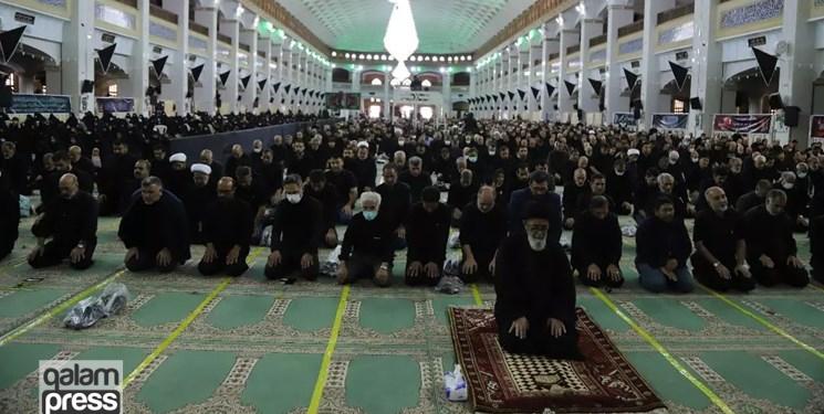 اقامه نماز عشق در ظهر عاشورای حسینی در نخستین پایتخت تشیع