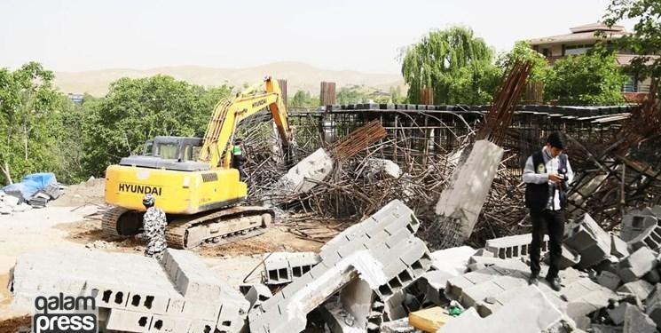نخالههای ساختمانی ویلاهای تخریب شده در دل طبیعت!