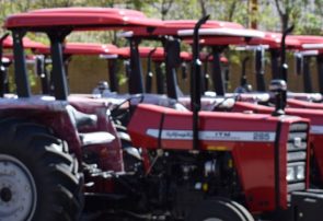 کشاورزان منتظر کاهش قیمت تراکتور در بازار آزاد باشند