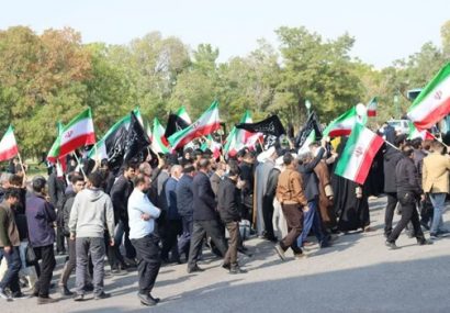 فیلم| تجمع دانشجویان دانشگاه شهید مدنی آذربایجان در محکومیت جنایت تروریستی شیراز