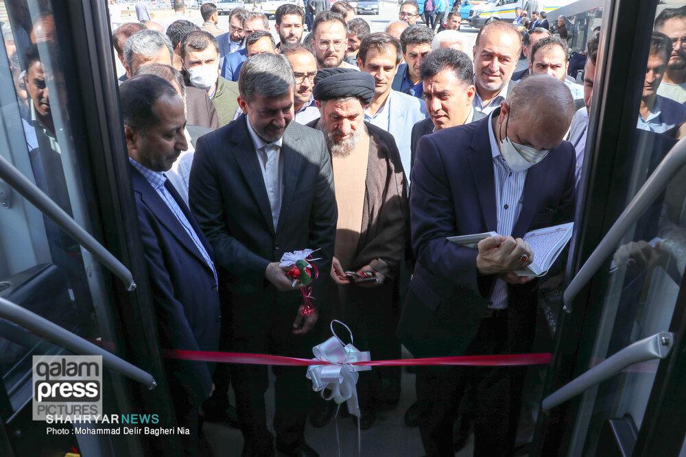 رونمایی از ۱۵۶ دستگاه اتوبوس و مینی‌بوس جدید شهرداری تبریز با حضور معاون وزیر کشور