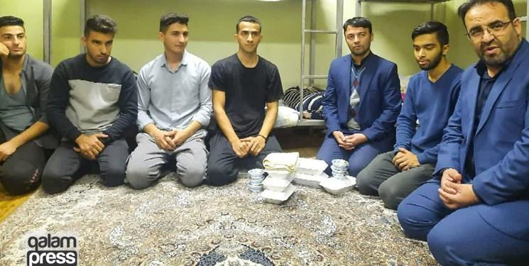 حضور شبانه فرماندار سراب در خوابگاه دانشجویان