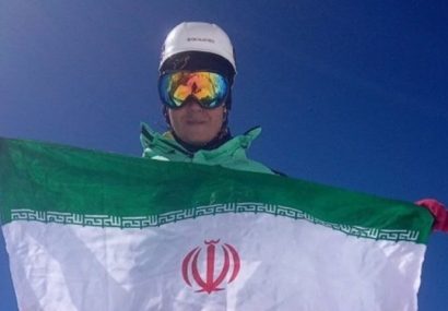 برافراشته شدن پرچم ایران بر فراز قله نپال توسط بانوی فرهنگی تبریزی