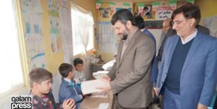 بازدید عبدالملکی از مدارس کانکسی منطقه آزاد ارس/ حمایت از پروژه‌های محرومیت زدایی در ارس