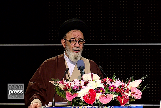 امام جمعه تبریز: کارکنانی با بیش از ۱۵ سال سابقه در صدا و سیما هنوز روز مزد هستند!