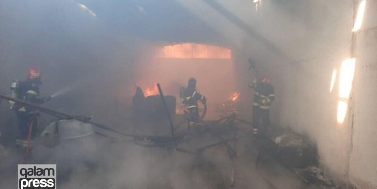 آتش سوزی  در کارگاه تولیدی تینز و خطر انفجار