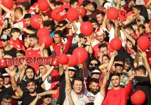 دلداری آلوز به دروازه بان تراکتور