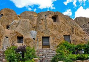 فیلم| کلیپی زیبا کندوان نخستین روستای دستکند صخره‌ای زنده جهان