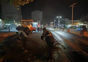 توزیع ۶۳۰ تن آسفالت طی سه روز در محلات و مسیرهای سطح منطقه ۱