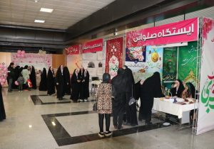 برپایی غرفه‌های فرهنگی در ایستگاه متروی میدان ساعت تبریز