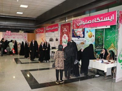 برپایی غرفه‌های فرهنگی در ایستگاه متروی میدان ساعت تبریز