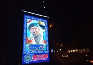 نصب تابلوهای جدید تصاویر شهدا مدافع حرم آذربایجان‌شرقی در مسیر چایکنار