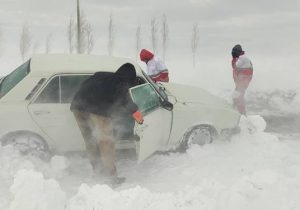 امدادرسانی به ۱۵  نفر از گرفتاران در برف و کولاک آذربایجان‌شرقی