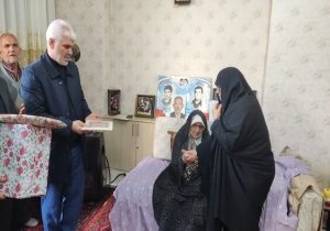 دیدار شهردار منطقه ۱۰ تبریز با خانواده معزز شهیدان «مهدی و علی راسخی»