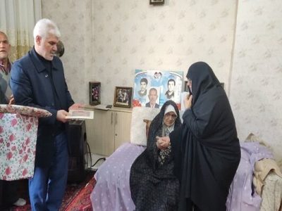 دیدار شهردار منطقه ۱۰ تبریز با خانواده معزز شهیدان «مهدی و علی راسخی»
