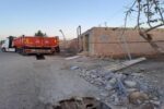 خسارت به شبکه برق رسانی در گوگان به دنبال برخورد یک دستگاه تریلی با تیرهای برق