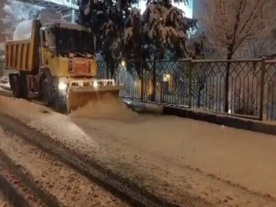تمامی مسیرهای اصلی و فرعی سطح منطقه یک محلول پاشی و روانسازی شد