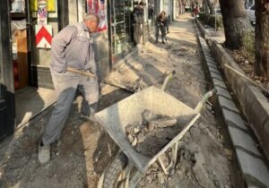 پیادهروهای خیابان خاقانی سنگفرش میشود