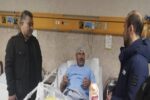 عیادت معاون محیط زیست و خدمات شهری شهرداری منطقه یک تبریز از پاکبان مصدوم این منطقه