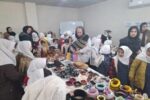 بازدید دانش آموزان مدارس ابتدایی از نمایشگاه دستاوردهای مشاغل خانگی بانوان در پارک شمس تبریزی