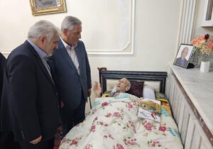 دیدار صمیمی  مشاور استاندار در امور ایثارگران  مدیرکل بنیاد شهید با خانواده‌های معظم شهدا و ایثارگران در تبریز