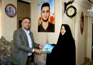 دیدار معاون عمرانی منطقه ۴ تبریز با خانواده شهید والامقام «حامد محمدی»