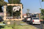 انتقال المان نمادین آچار فرانسه به رفوژ وسط جاده آذرشهر-تبریز