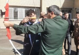برگزاری مسابقات "تیر و کمان" به مناسبت گرامیداشت هفته تربیت بدنی در میان کادر نظامی سپاه امامت تبریز