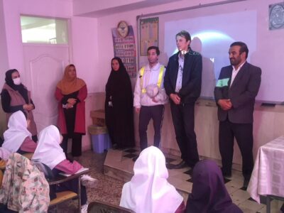 برگزاری کلاسهای آموزش ترافیک در مدرسه ابتدایی شرافت با هدف ارتقای فرهنگ ترافیکی دانشآموزان