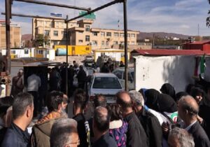 برپایی موکب فاطمیه با توزیع ۳ هزار نذری توسط سازمان عمران تبریز در میدان ساعت
