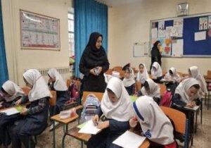 برگزاری کارگاه تخصصی با عنوان "رنگ‌ها و صداها" در مدرسه دخترانه مولوی