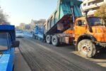 تداوم عملیات آسفالت اساسی با فینیشر لایه بیندر در خیابان عباسی حدفاصل چهارراه عباسی بطرف چهارراه ششگلان