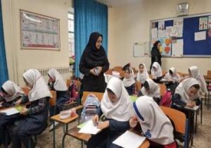برگزاری کارگاه تخصصی با عنوان "رنگ‌ها و صداها" در مدرسه دخترانه مولوی