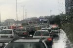 وقتی باران می‌بارد، ترافیک از کجا می‌آید و چرا شکل می‌گیرد؟