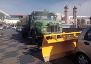 استقرار ماشین آلات محلول پاش و برف روب در معابر مرکزی تبریز