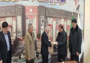تقدیر از شهردار منطقه ۱۰ به دلیل حضور فعال در برنامه های خانواده های شهدا